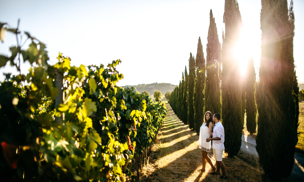 The most romantic places in Italy: Young couple in love outdoors in Tuscany