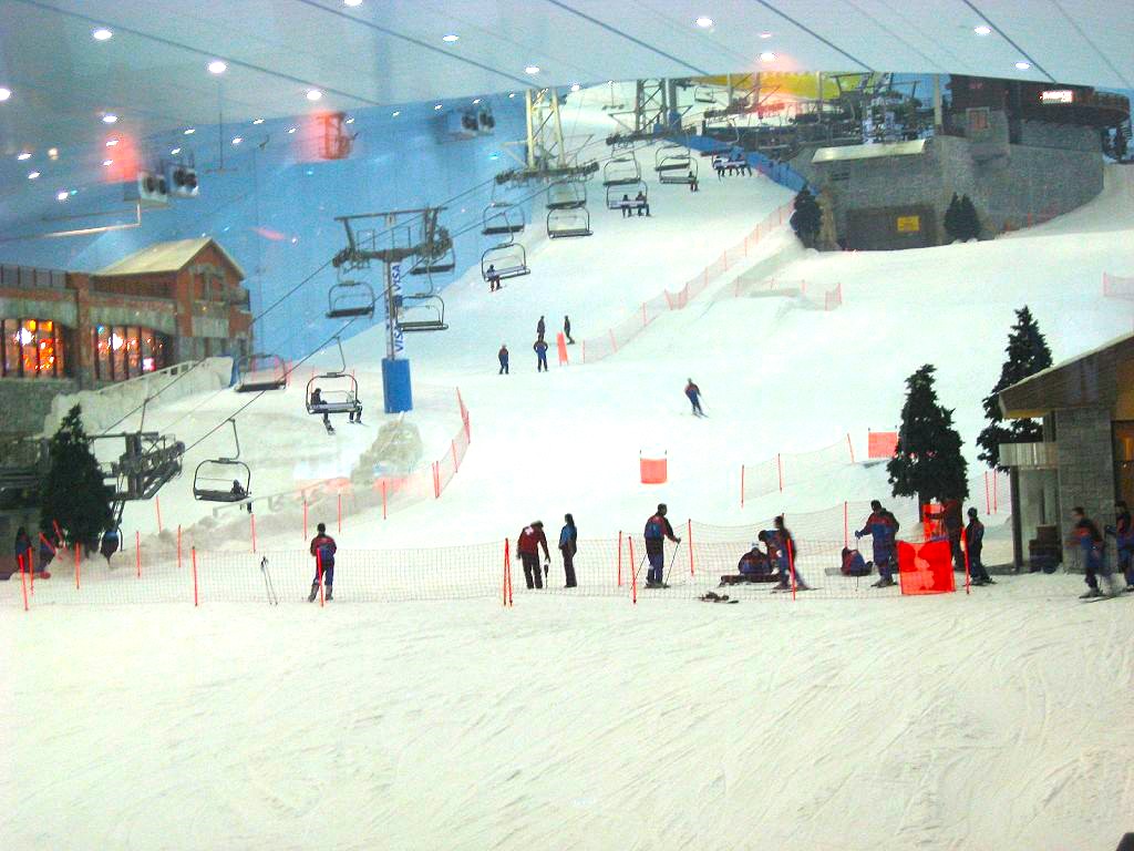 Ski Dubai Chairlift by Keirn OConnor licensed under CC BY-SA 2.0 DEED