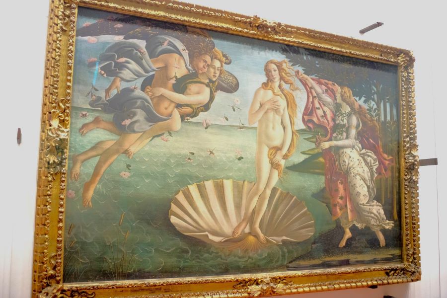  Birth of Venus by Botticelli, displayed in Uffizi Gallary