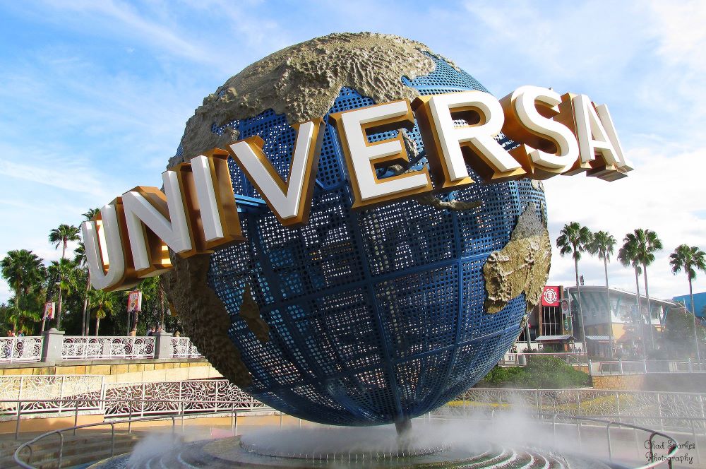 Universal Studios sign