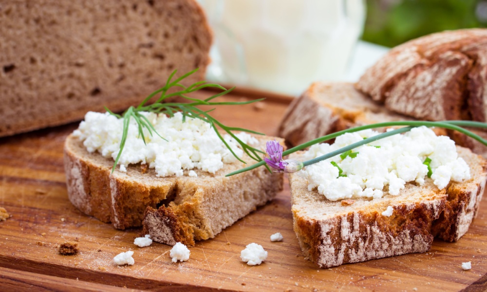 rye bread and cheese