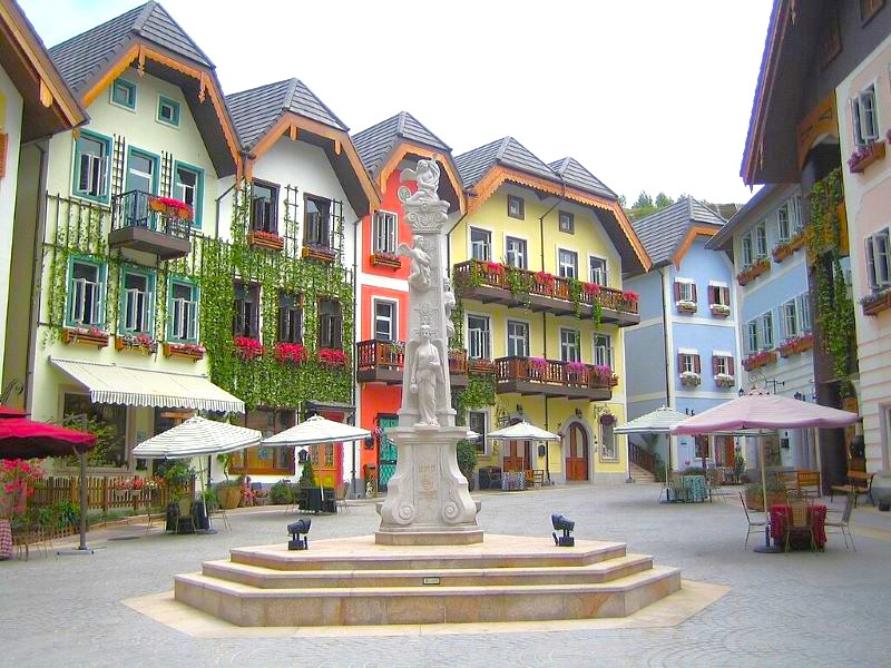 Main Square, Copy of Halstatt, near Huizou, Guangdong Province by Chinadoc licensed under CC BY-SA 4.0