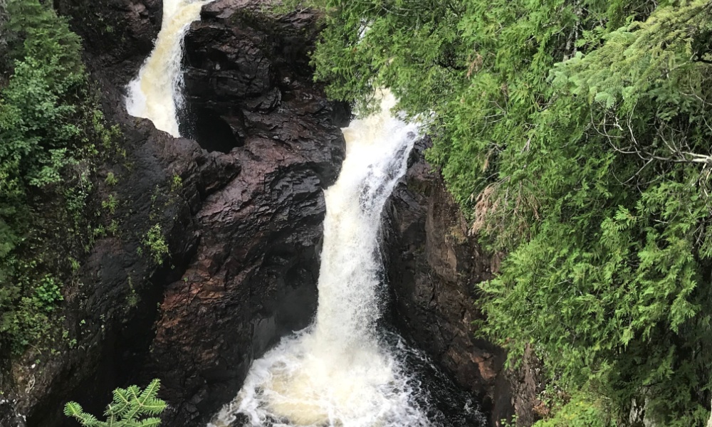 Devil's Kettle waterfall